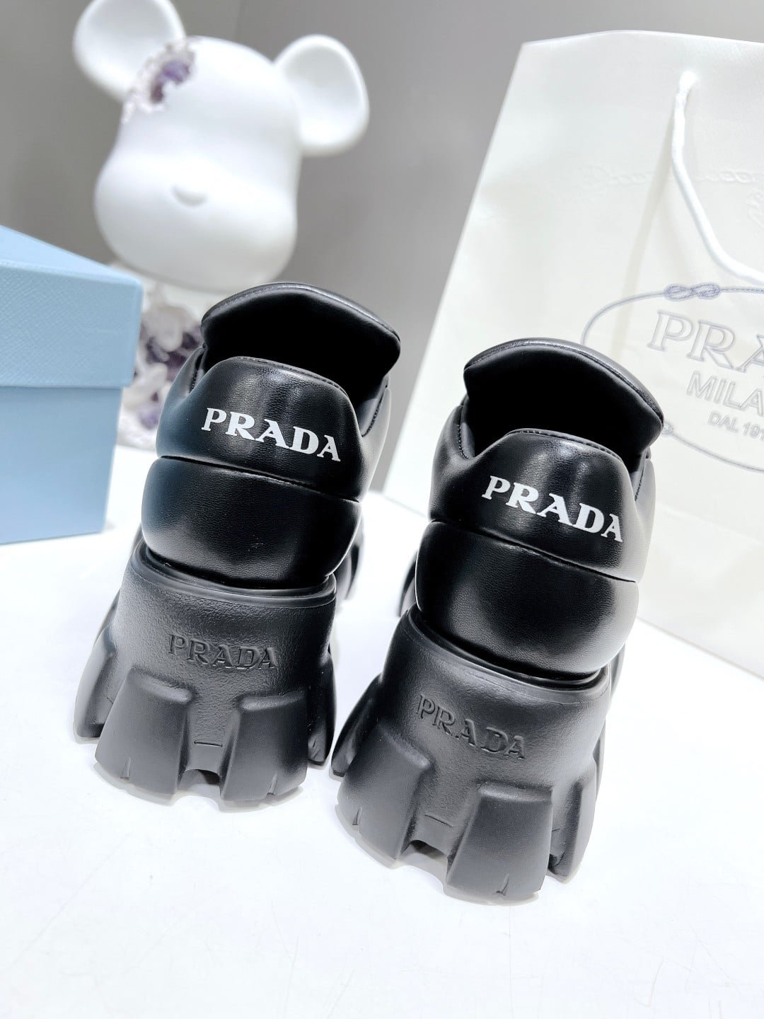 Pra*a Soft Padded Nappa Leather Lace Up Shoes Black 1E119N 2Dl8 F0002 F 055